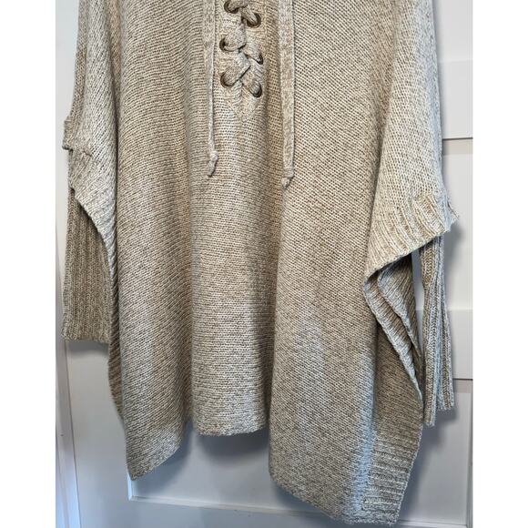Francescas Alya Oversized Poncho Sweater Cape BOHO Beige Size S/M - Picture 5 of 12